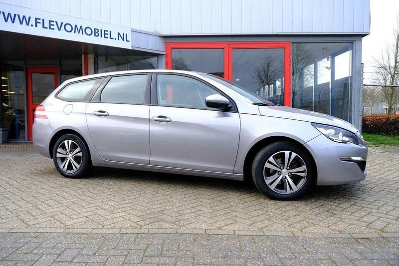 Gebraucht Peugeot 308 SW 120 PS (88 kW) 2015 Grau Kombi