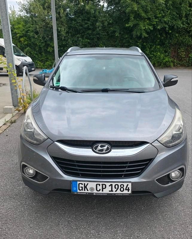 Silber Gebraucht 2017 Hyundai ix35 SUV | 12.490 € (Etwas zu teuer) - Bild 1/4