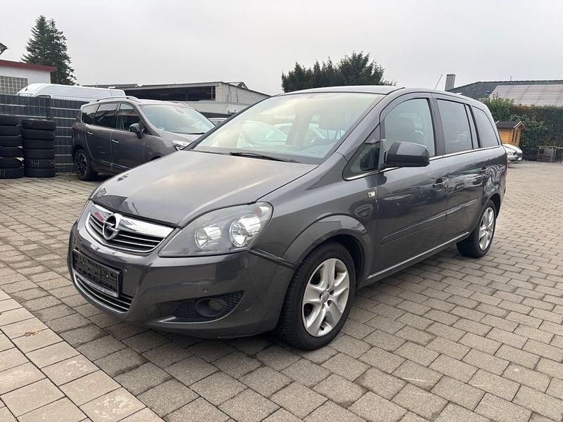 Grau Gebraucht 2011 Opel Zafira Design Edition Van / Kleinbus | 1.999 € (Fairer Preis) - Bild 1/4