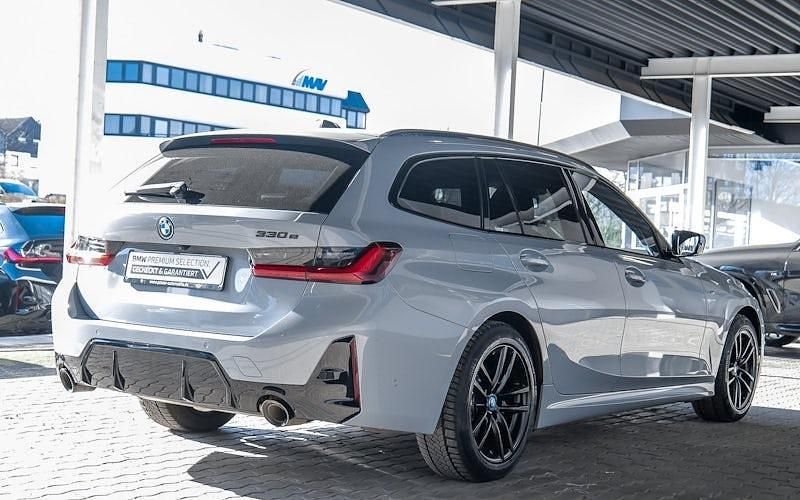 Gebraucht BMW 330e M Sport 292 PS (214 kW) 2024 Grau Kombi