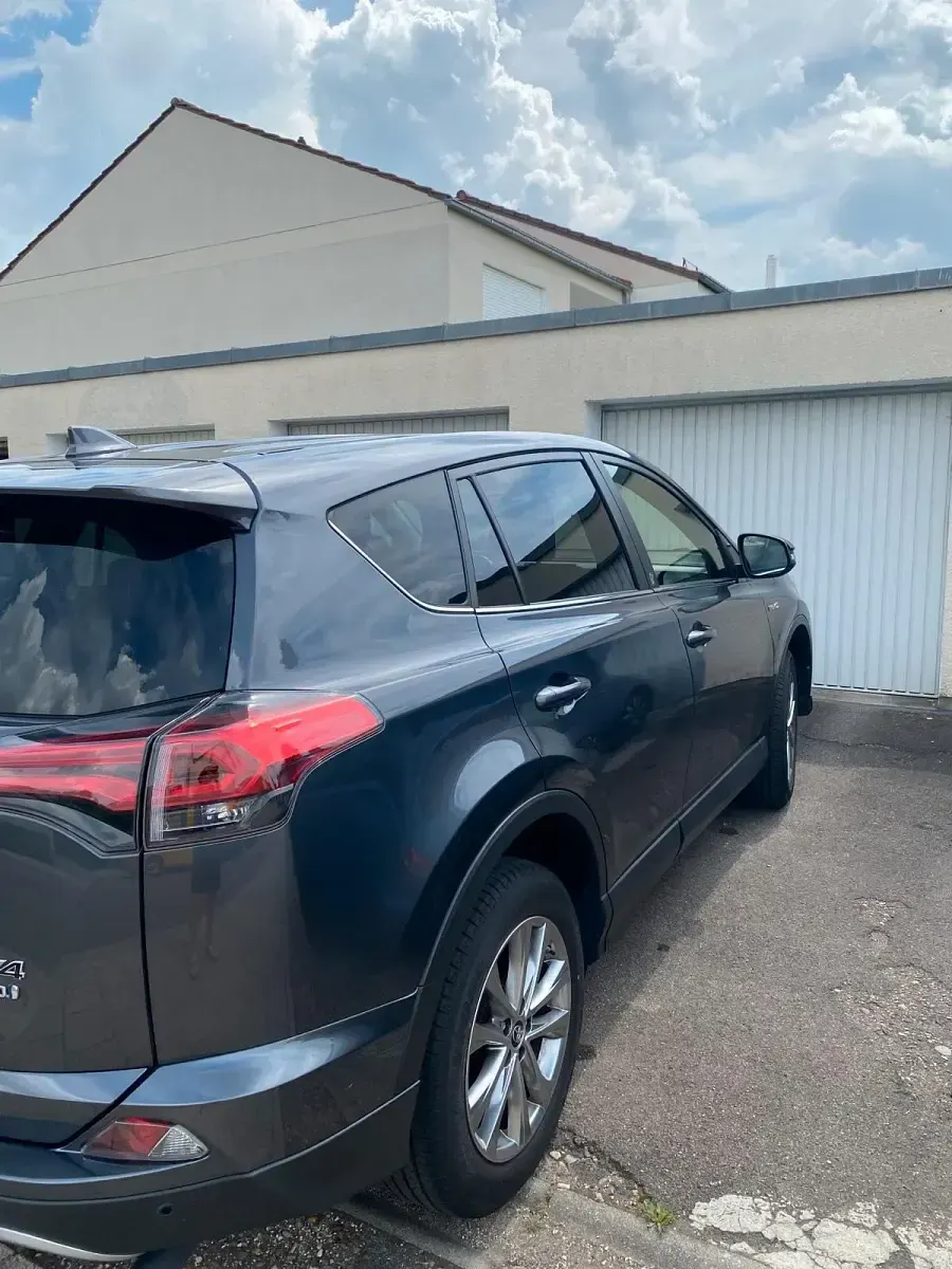 Gebraucht Toyota RAV4 Hybrid Team 197 PS (144 kW) 2018 Grau SUV