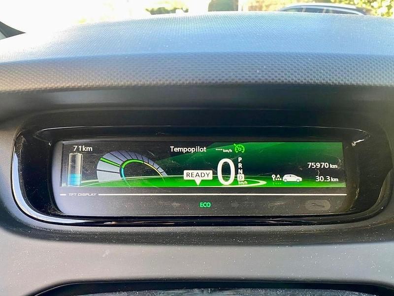 Gebraucht Renault Zoe 67 kW (92 PS) 2018 Rot Kleinwagen