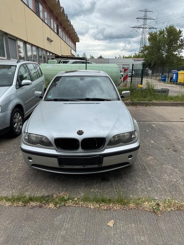 Silber Gebraucht 2004 BMW 318 Limousine | 1.500 € (Superpreis) - Bild 1/4