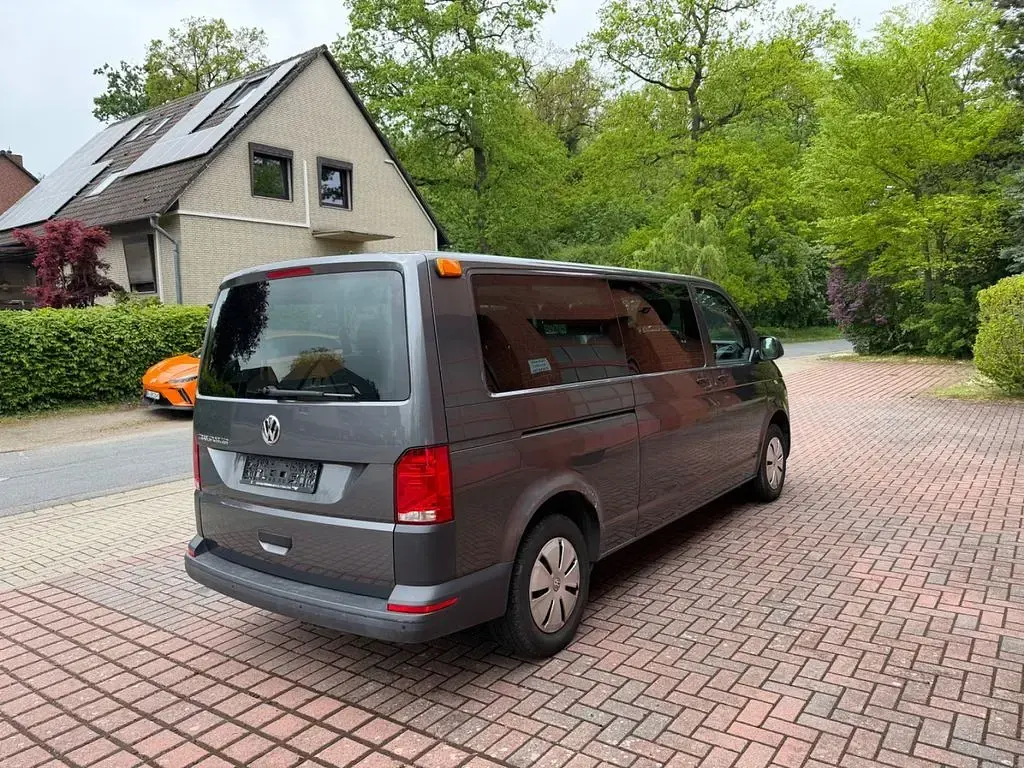 Gebraucht VW Transporter 150 PS (110 kW) 2022 Grau Van