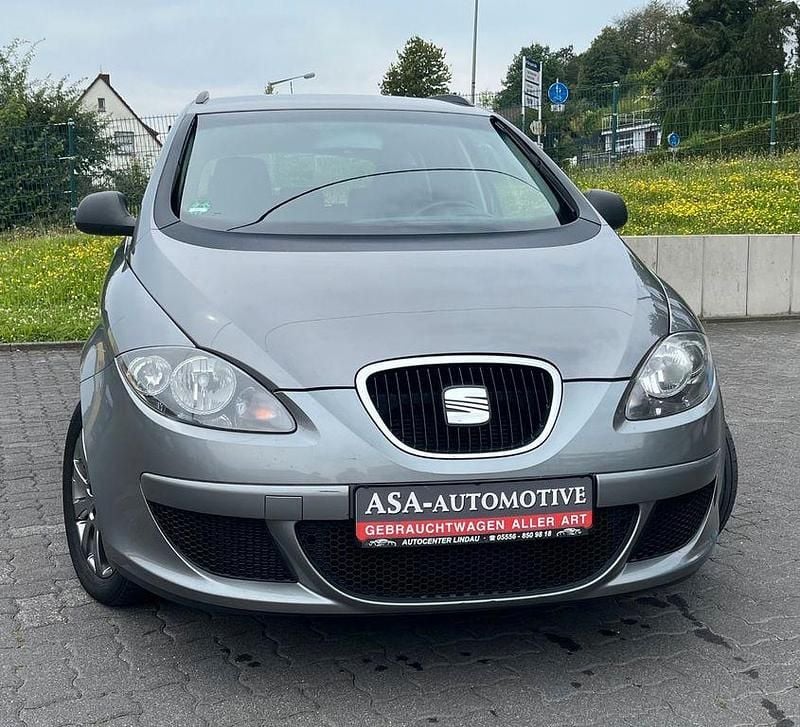 Grau Gebraucht 2009 Seat Altea XL Comfort Van / Kleinbus | 3.990 € (Fairer Preis) - Bild 1/4