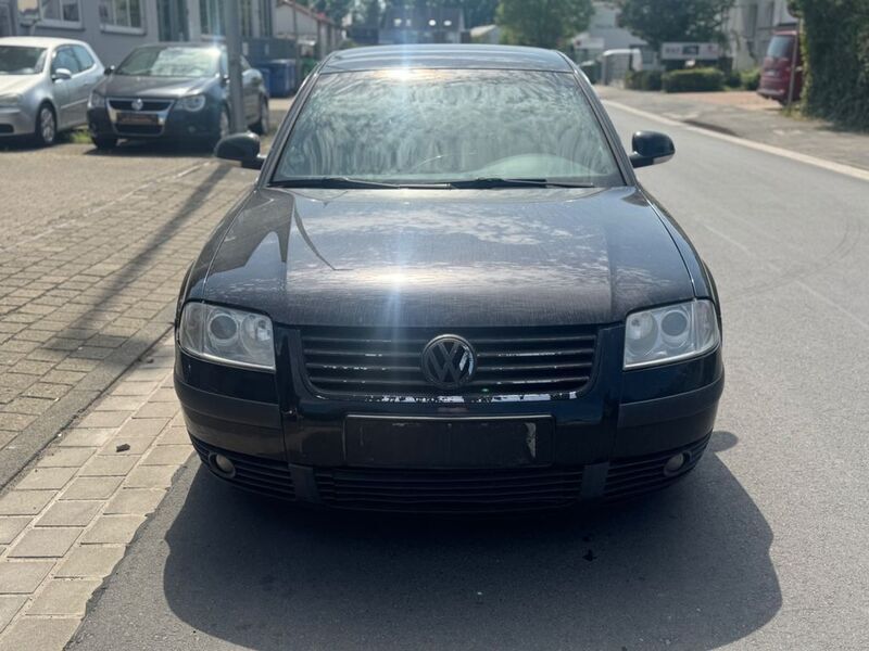 Schwarz Gebraucht 2000 VW Passat Basis Limousine | 999 € (Guter Preis) - Bild 1/4