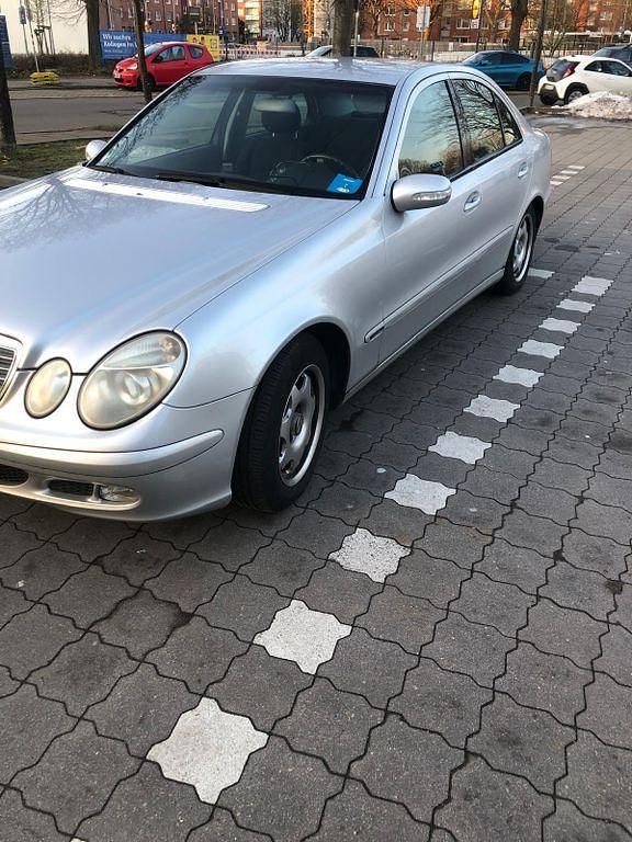 Gebraucht Mercedes E220 Classic 150 PS (110 kW) 2002 Silber Limousine