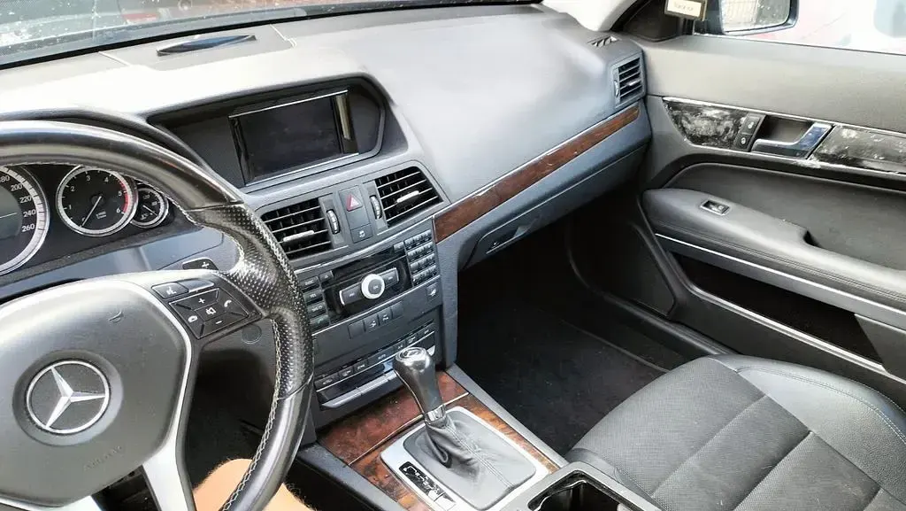 Gebraucht Mercedes E350 265 PS (194 kW) 2010 Grau Coupé