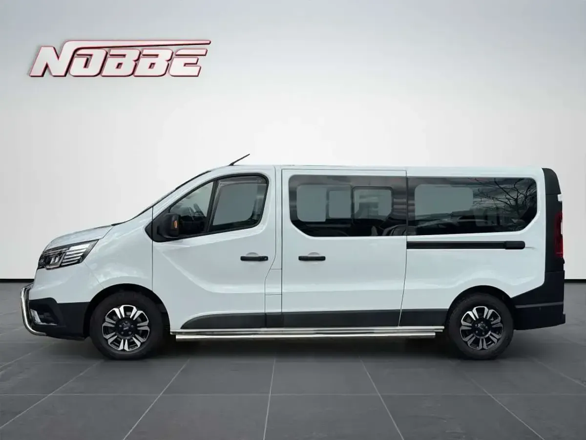 Używany Renault Trafic Komfort 150 KM (110 kW) 2022 Biały Minivan