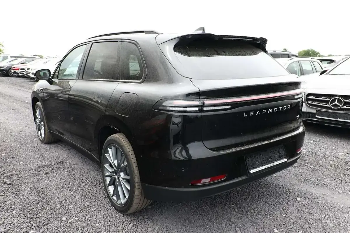 Neu Leapmotor C10 215 PS (158 kW) 2025 Metallic black SUV