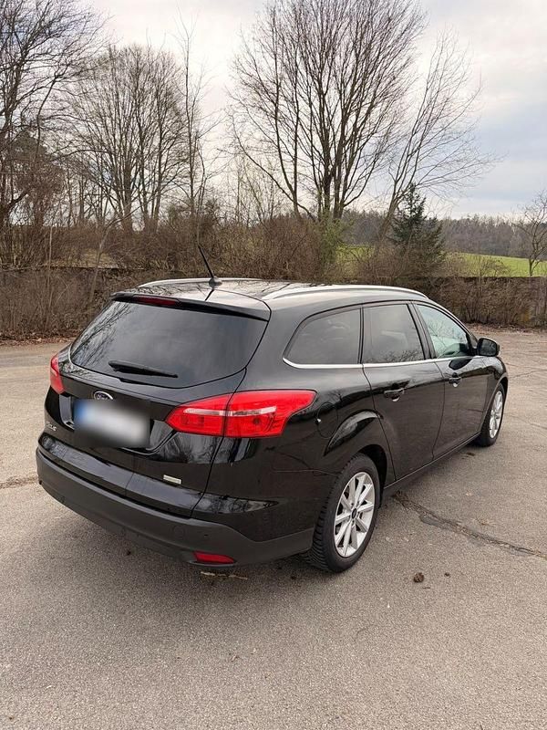 Gebraucht Ford Focus Titanium 125 PS (91 kW) 2017 Schwarz Kombi