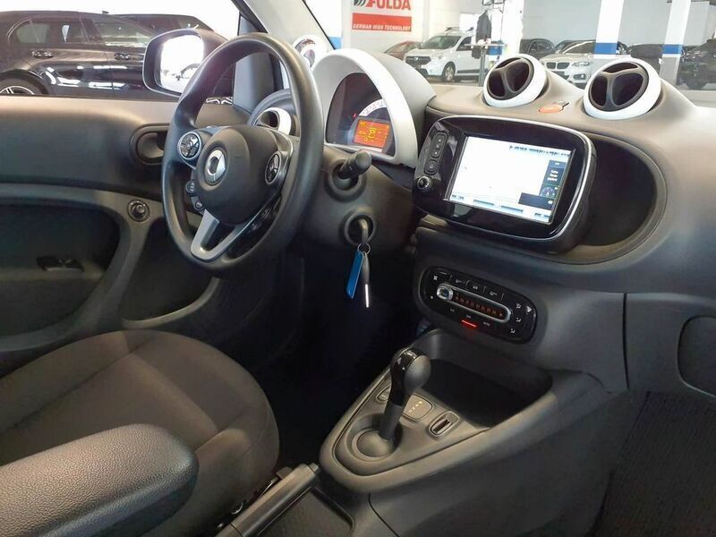 Schwarz Gebraucht 2020 Smart ForTwo Electric Drive Coupé | 8.999 € (Fairer Preis) - Bild 1/4