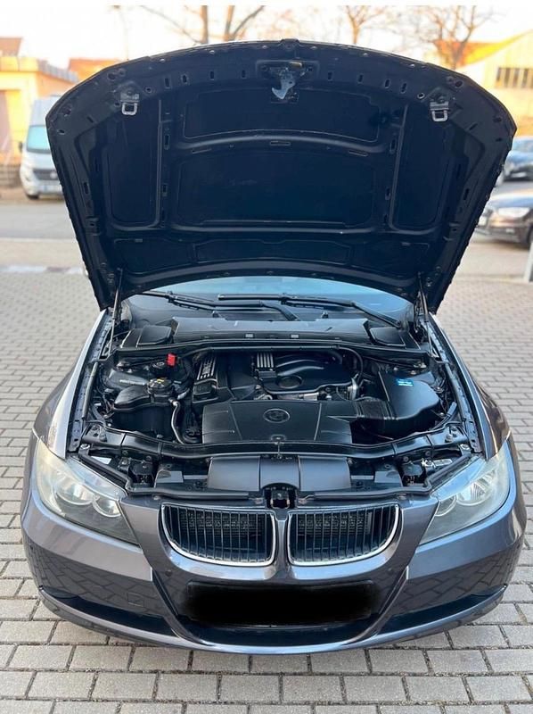 Second-hand BMW 320 150 CP (110 kW) 2005 Negru Berlinǎ
