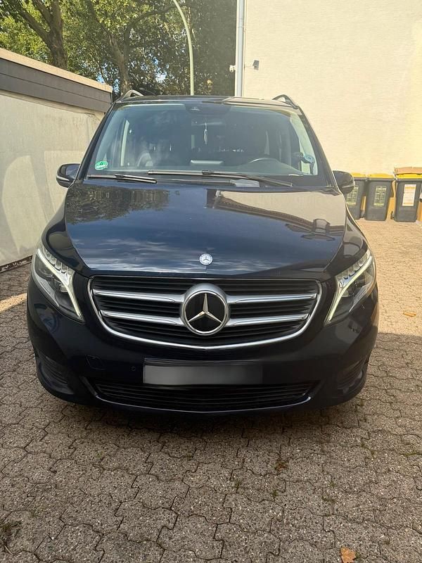 Blau Gebraucht 2015 Mercedes V250 Van / Kleinbus | 29.999 € (Guter Preis) - Bild 1/4