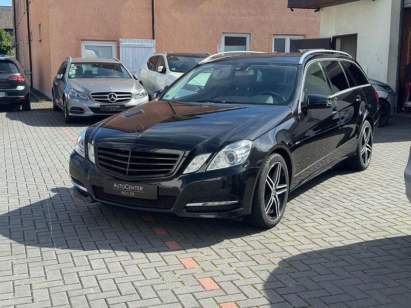 Schwarz Gebraucht 2010 Mercedes E200 Kombi | 7.399 € (Guter Preis) - Bild 1/2