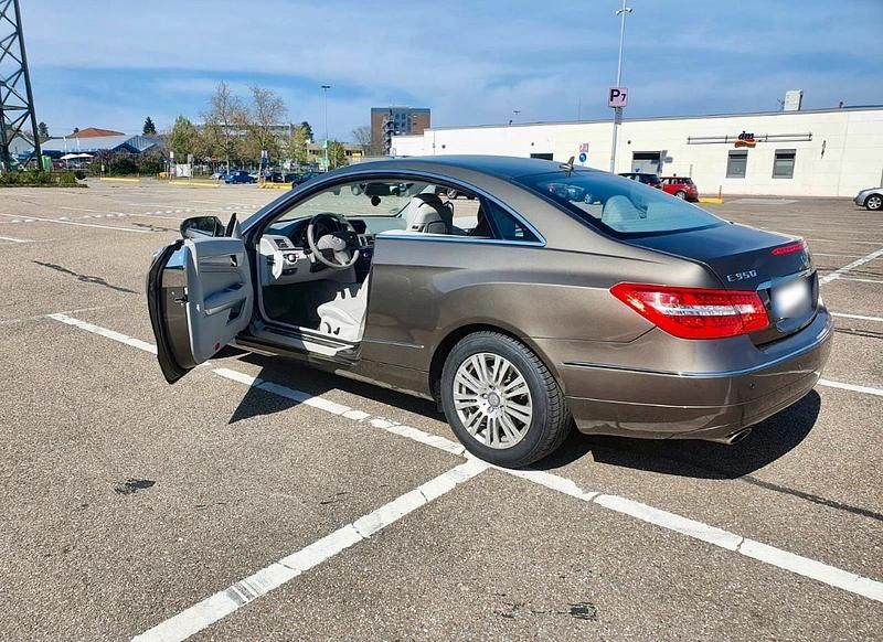 Gebraucht Mercedes E350 272 PS (200 kW) 2010 Braun Coupé