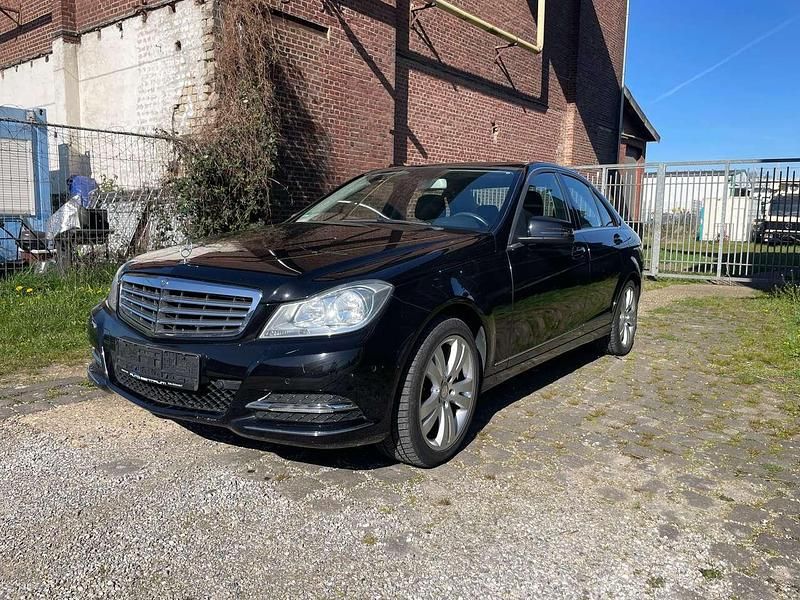 Gebraucht Mercedes C180 156 PS (114 kW) 2013 Obsidianschwarz  metalliclack Limousine