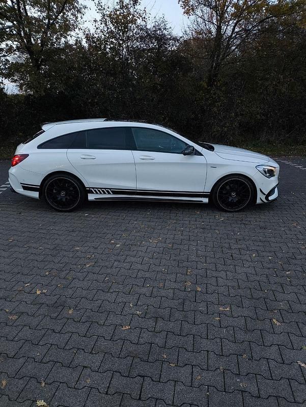 Weiß Gebraucht 2017 Mercedes CLA200 Edition Kombi | 20.500 € (Fairer Preis) - Bild 1/4