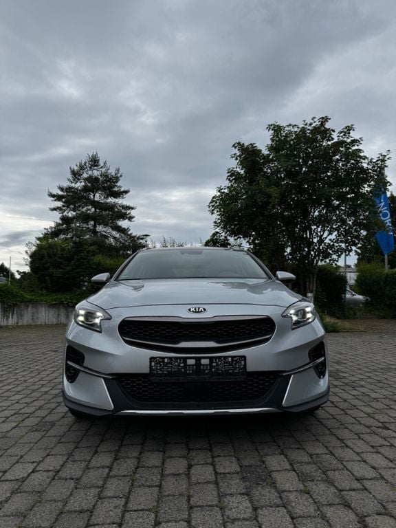 Silber Gebraucht 2021 Kia XCeed 4 SUV | 18.999 € (Fairer Preis) - Bild 1/4