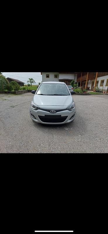 Gebraucht Hyundai i20 Edition 86 PS (63 kW) 2014 Silber Kleinwagen