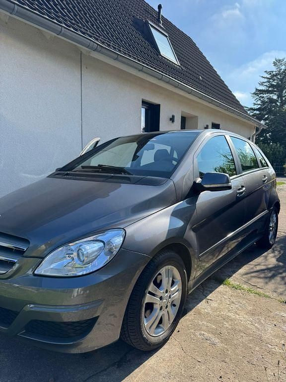 Grau Gebraucht 2008 Mercedes B200 Van / Kleinbus | 8.600 € (Etwas zu teuer) - Bild 1/4