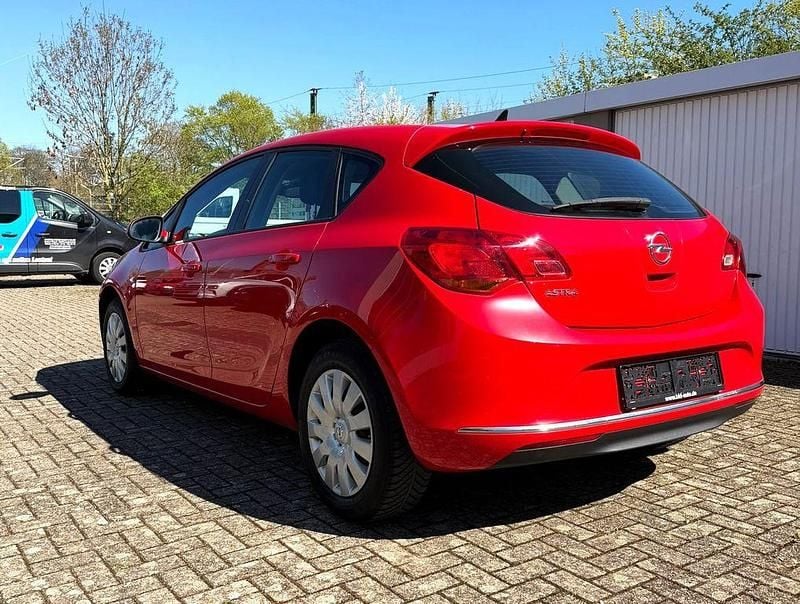 Gebraucht Opel Astra 116 PS (85 kW) 2015 Rot Limousine