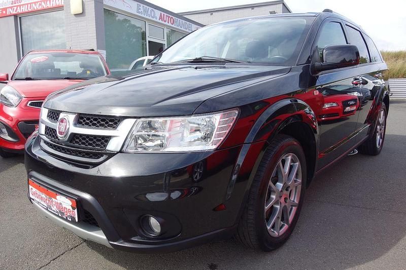 Schwarz Gebraucht 2014 Fiat Freemont Lounge SUV | 9.490 € (Fairer Preis) - Bild 1/4
