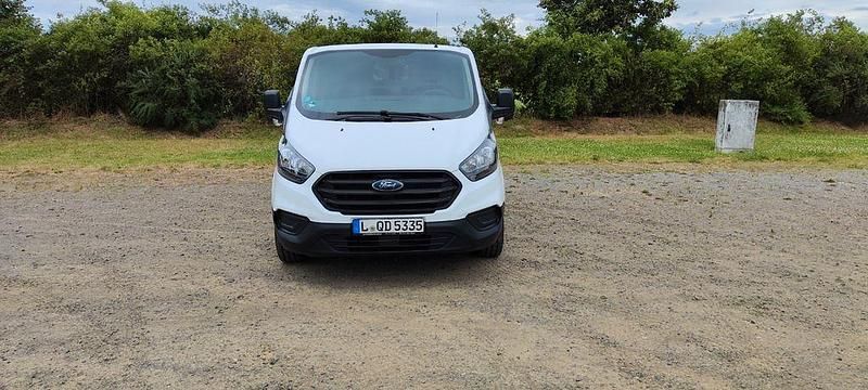 Weiß Gebraucht 2018 Ford Transit Custom Limousine | 12.100 € (Guter Preis) - Bild 1/4