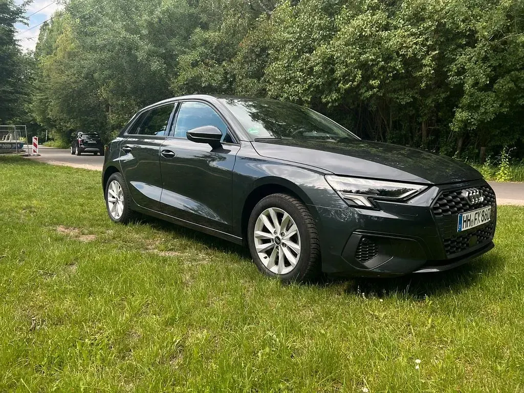 Gebraucht Audi A3 Sport 116 PS (85 kW) 2022 Grau Limousine