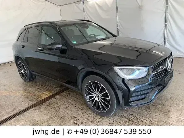 Gebraucht Mercedes GLC300de AMG line 306 PS (225 kW) 2021 Schwarz Limousine