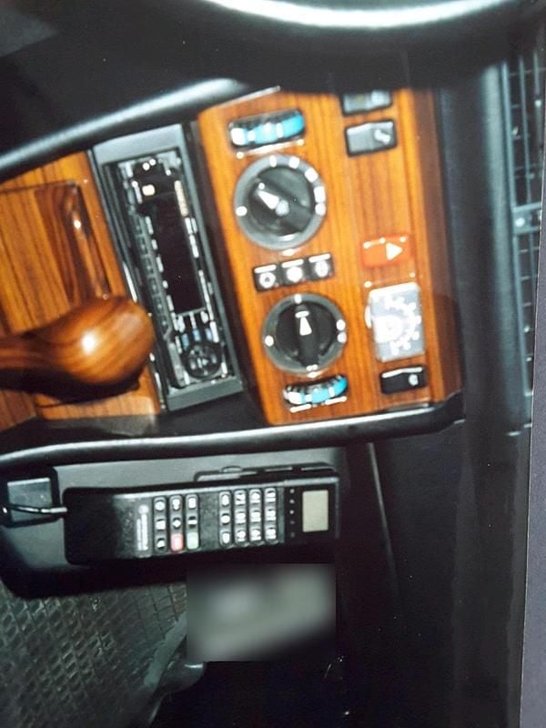 Gebraucht Mercedes E230 136 PS (100 kW) 1988 Schwarz Limousine