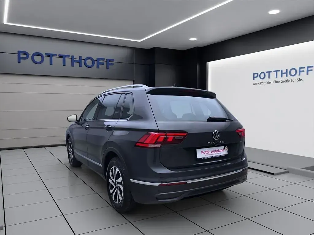 Używany VW Tiguan Active 150 KM (110 kW) 2022 Szary SUV