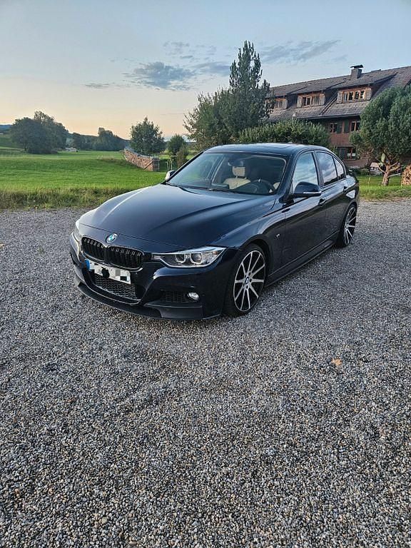 Blau Gebraucht 2014 BMW 328 M Performance Limousine | 13.980 € (Fairer Preis) - Bild 1/4