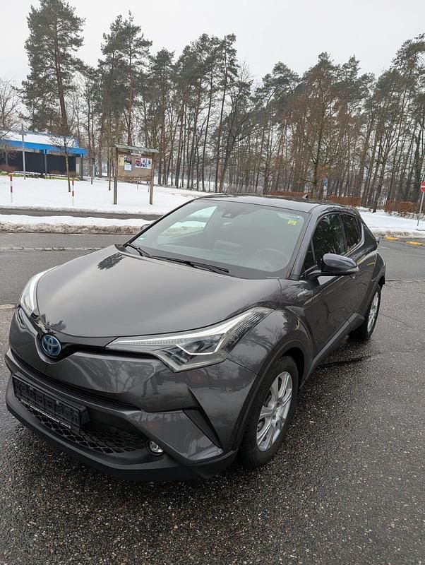 Grau Gebraucht 2018 Toyota C-HR Team SUV | 15.750 € (Guter Preis) - Bild 1/4