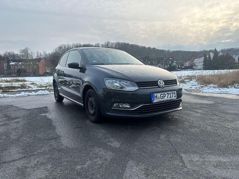 Grau Gebraucht 2016 VW Polo Allstar Kleinwagen | 6.299 € (Fairer Preis) - Bild 1/4