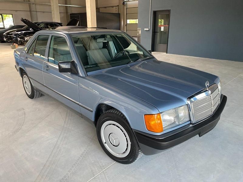 Blau Gebraucht 1986 Mercedes 190 Limousine | 14.800 € - Bild 1/4