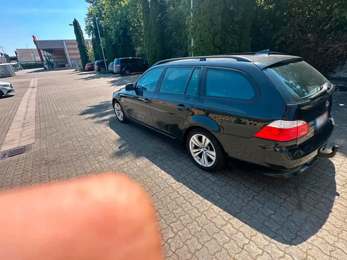 Gebraucht BMW 520 177 PS (130 kW) 2008 Schwarz Kombi