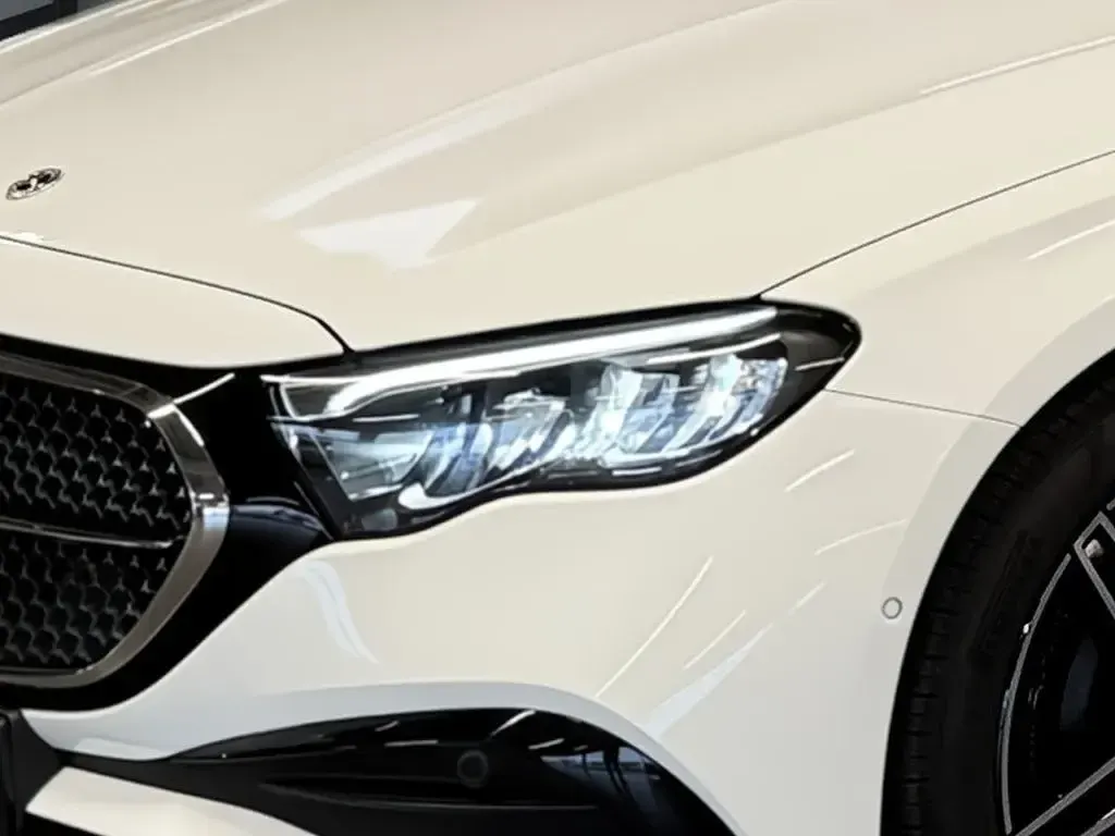 Gebraucht Mercedes E220 AMG 197 PS (144 kW) 2025 Unilack polarweiß Kombi
