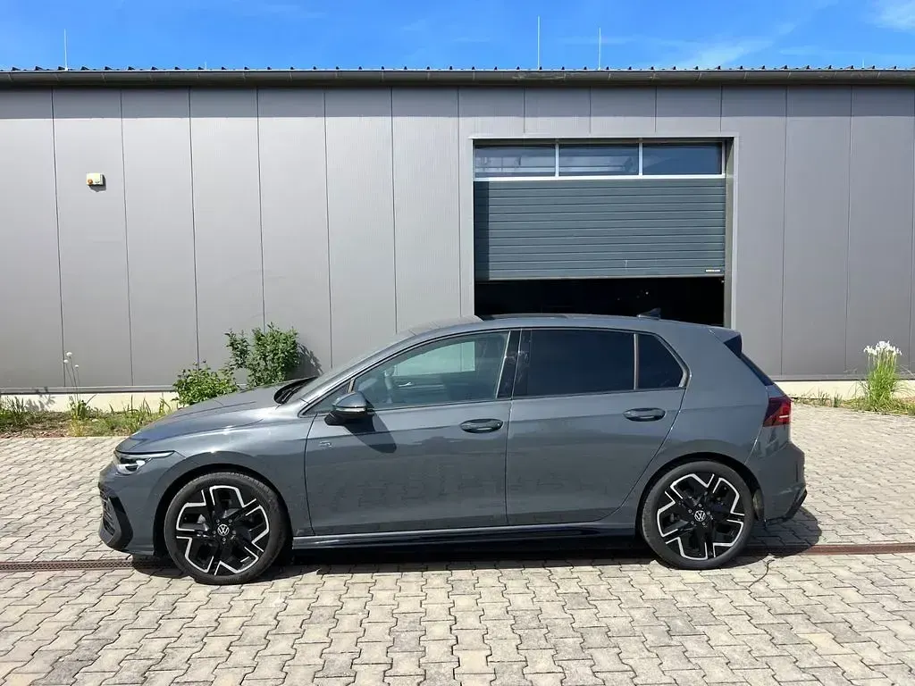 Neu VW Golf VIII R-line Plus 150 PS (110 kW) 2026 Grau Limousine