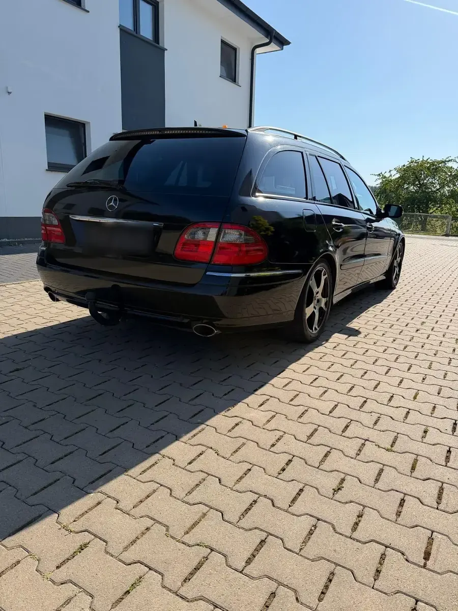 Gebraucht Mercedes E320 Avantgarde 224 PS (164 kW) 2008 Schwarz Kombi