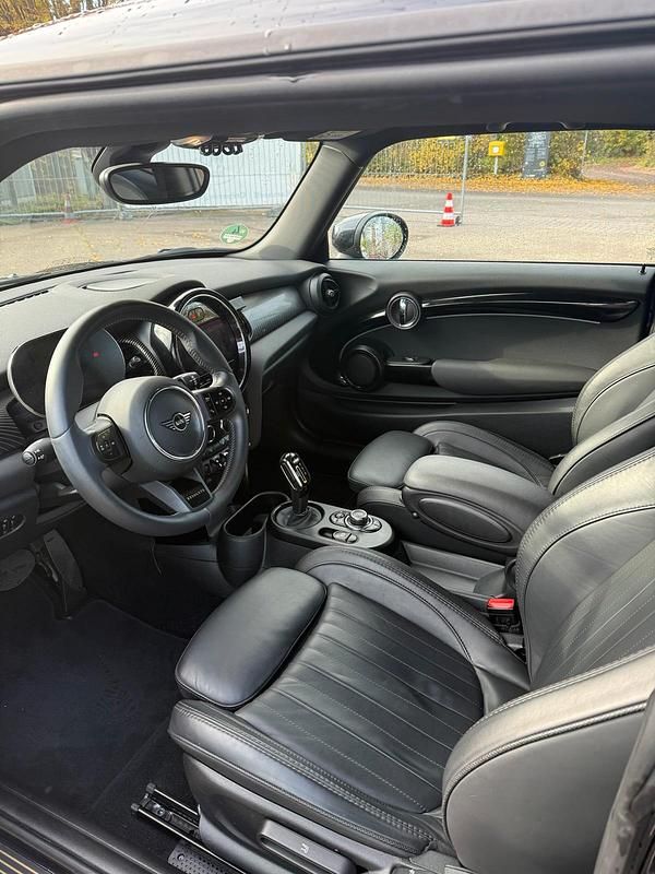 Gebraucht Mini Cooper SE Resolute Edition 135 kW (184 PS) 2023 Schwarz Kleinwagen