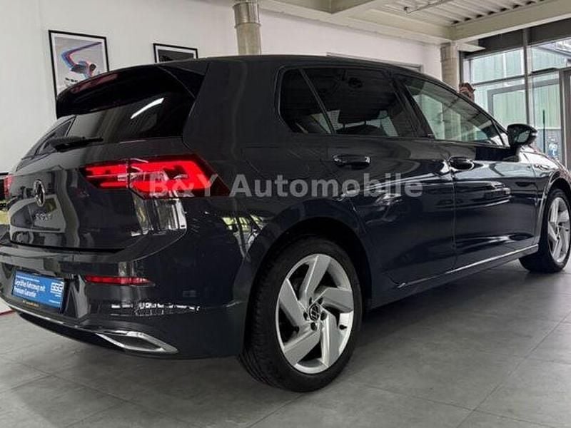 Gebraucht VW Golf VIII Move 150 PS (110 kW) 2024 Grau Limousine