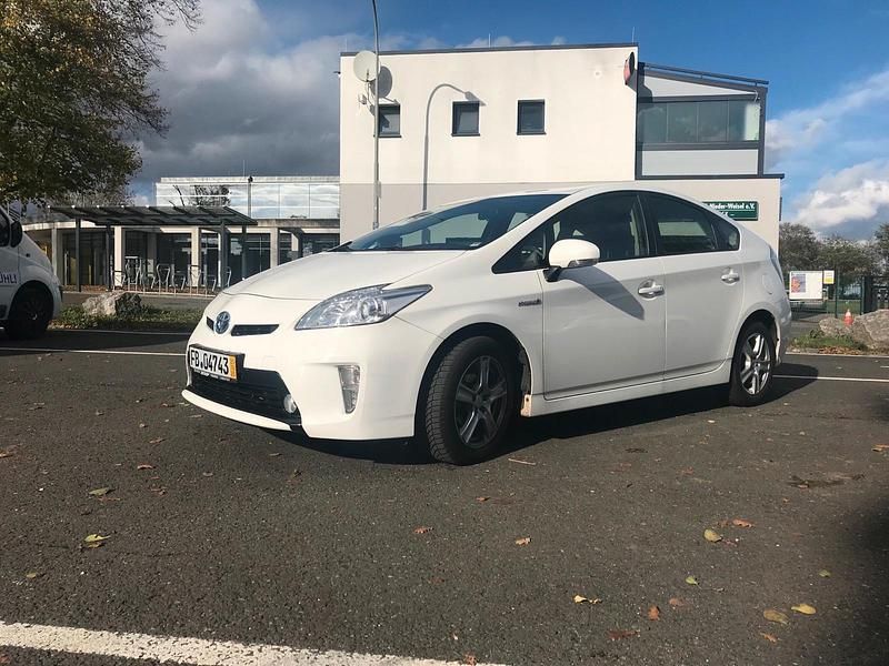 Weiß Gebraucht 2012 Toyota Prius Life Limousine | 14.250 € - Bild 1/4