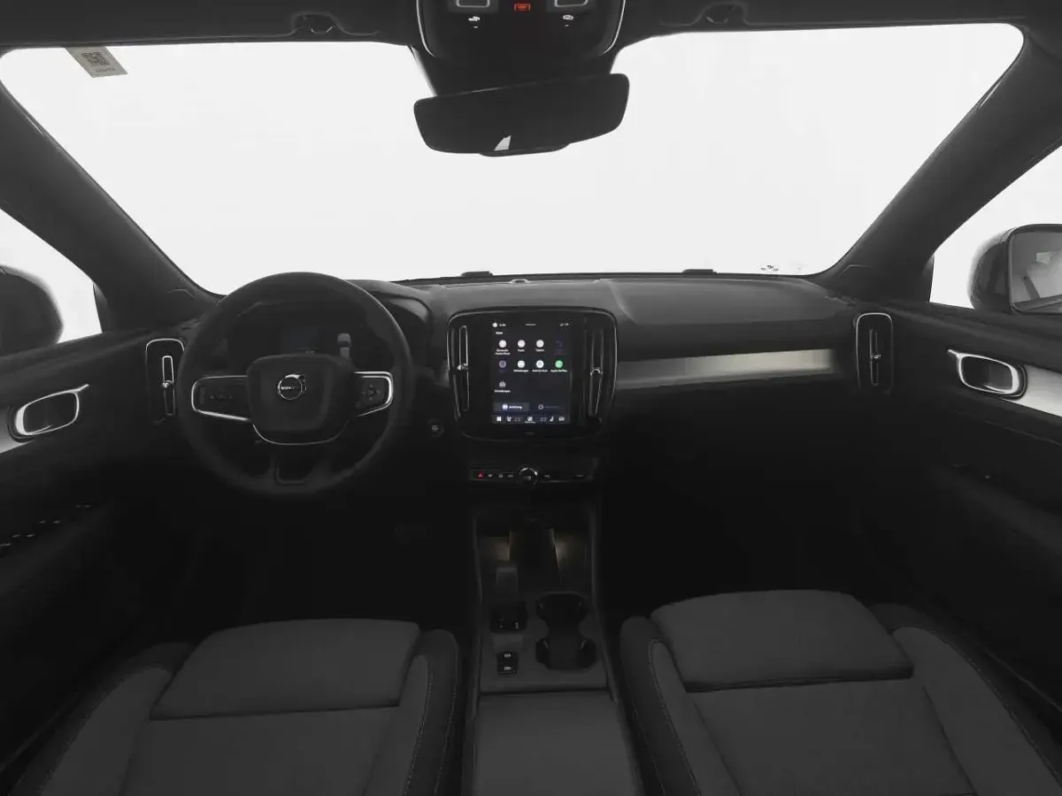 Używany Volvo XC40 Core 163 KM (119 kW) 2025 Czarny SUV