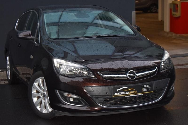 Braun Gebraucht 2017 Opel Astra Innovation Limousine | 10.900 € (Guter Preis) - Bild 1/4