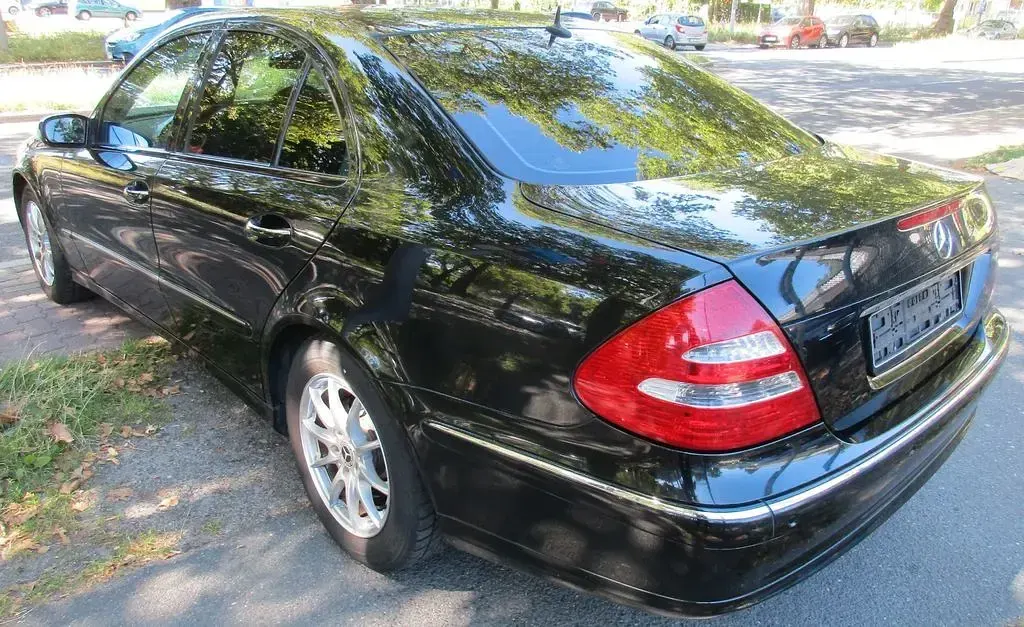 Gebraucht Mercedes E320 Avantgarde 224 PS (164 kW) 2004 Schwarz Limousine