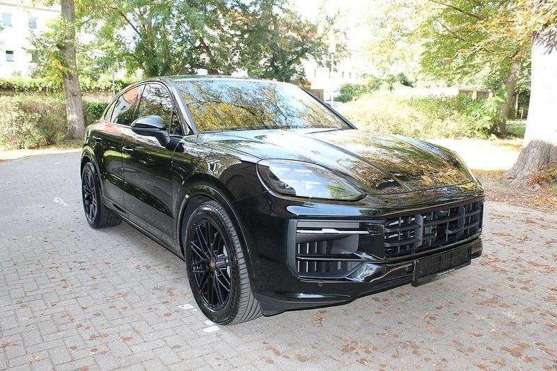 Schwarz Neu 2025 Porsche Cayenne Chrono SUV | 114.835 € (Teuer) - Bild 1/4
