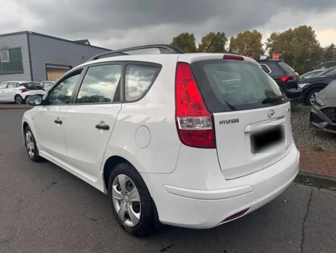 Gebraucht Hyundai i30 109 PS (80 kW) 2013 Weiß Kombi