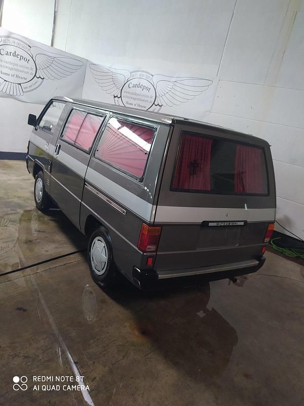 Grau Gebraucht 1985 Mitsubishi L Van / Kleinbus | 7.500 € - Bild 1/4