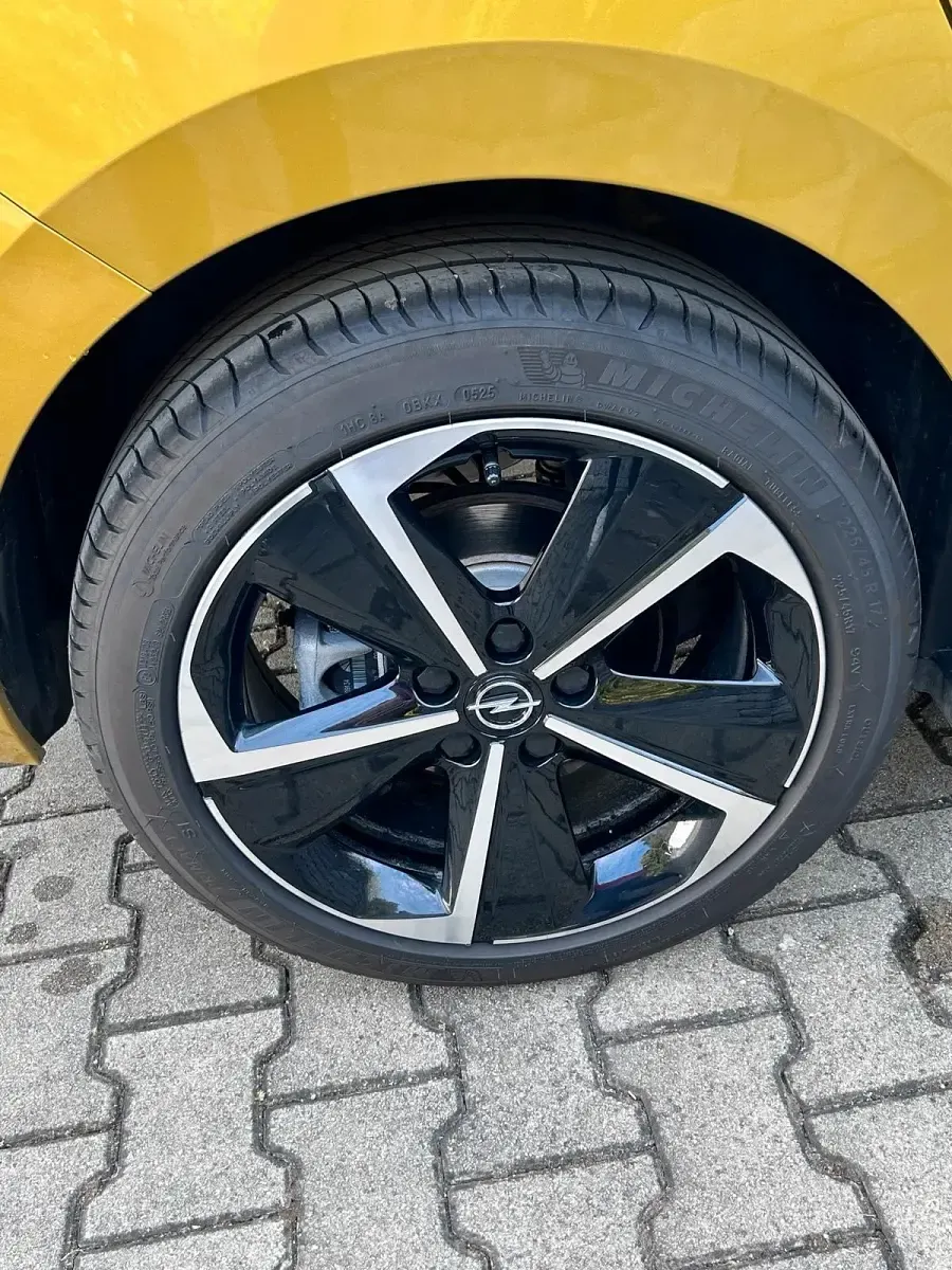 Usata Opel Astra Edition 131 CV (96 kW) 2025 Oro Utilitaria